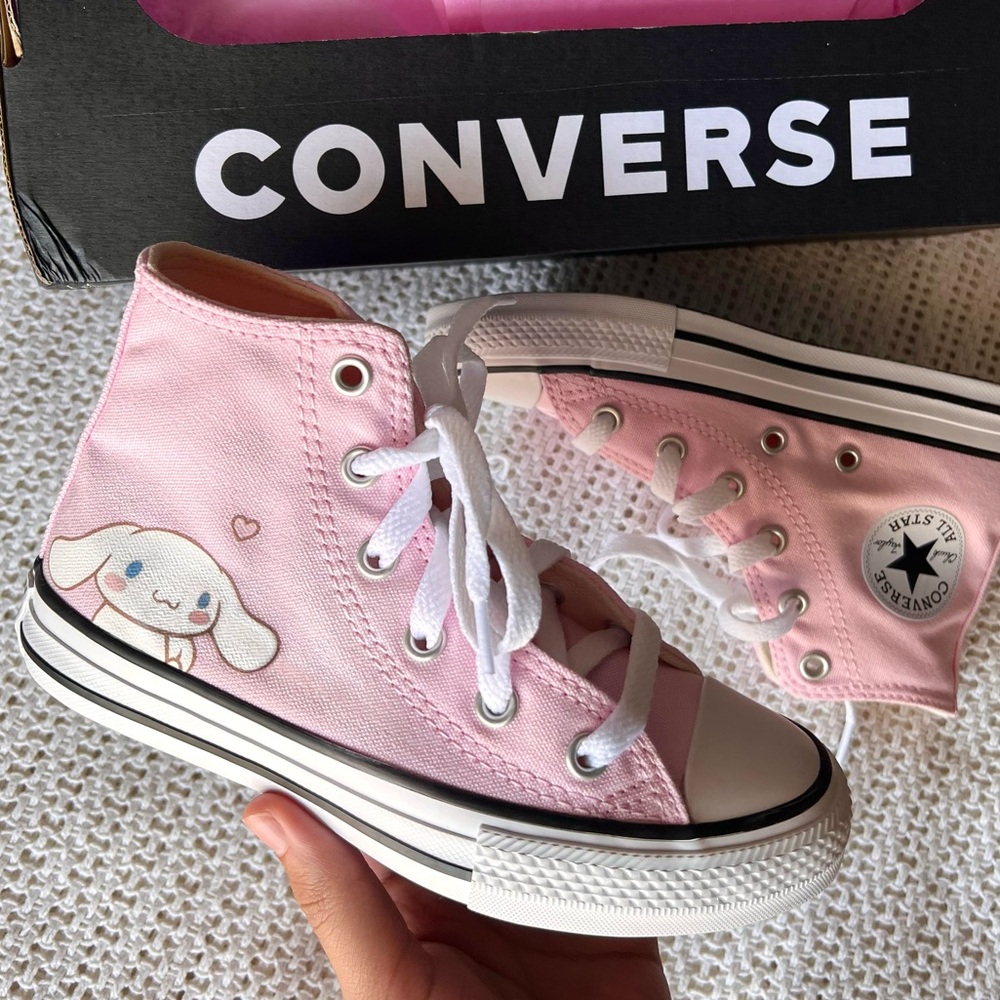 NWT Kids Cinnamoroll Hello Kitty Sanrio Pink Converse